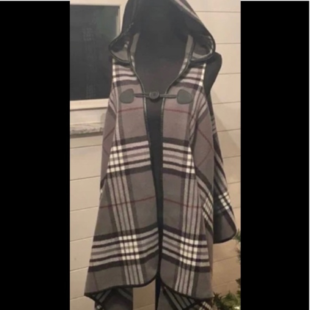 Sweater- poncho - size XXL - plaid